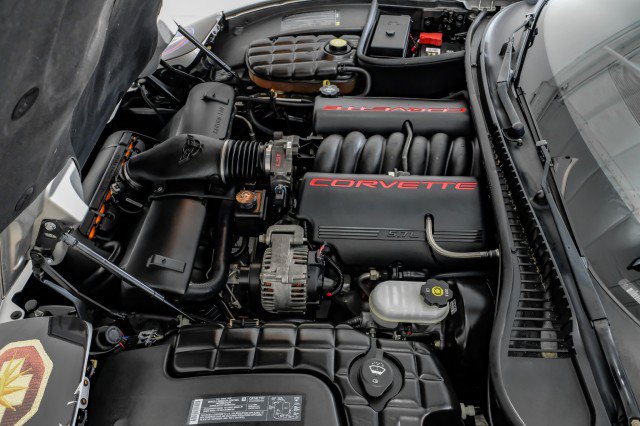 Used 2004 Chevrolet Corvette Coupe w/ Preferred Equipment Group RWD image 34