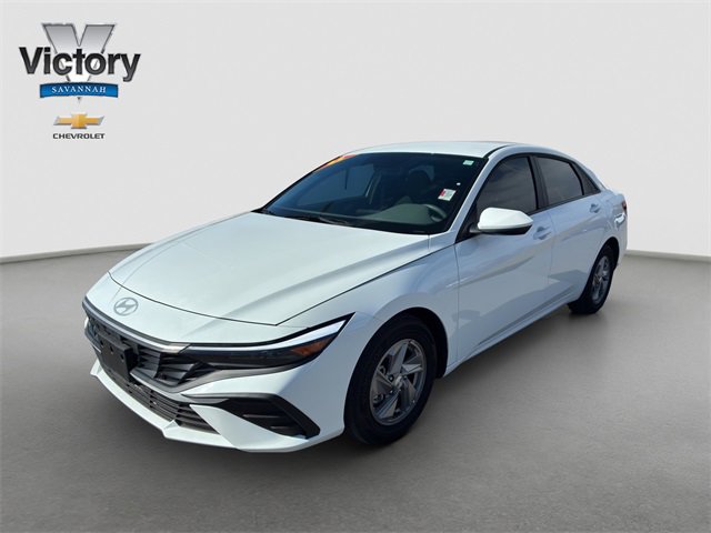 Used 2025 Hyundai Elantra SE w/ Cargo Package image 3