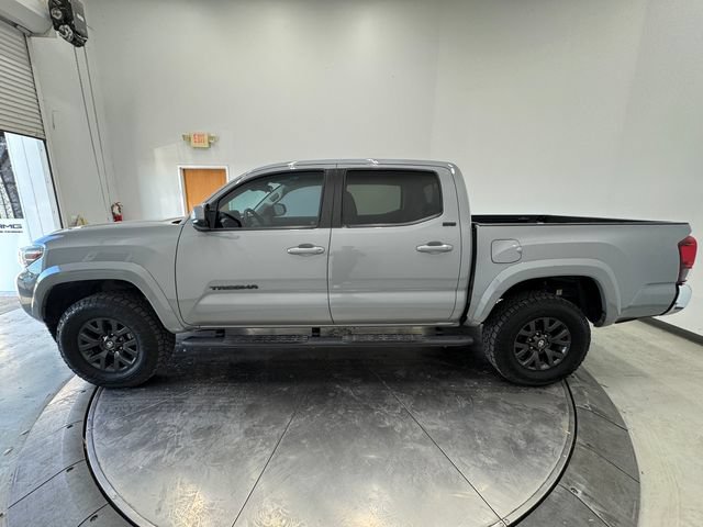 Used 2020 Toyota Tacoma SR5 w/ SR5 Appearance Package (SM) RWD image 15