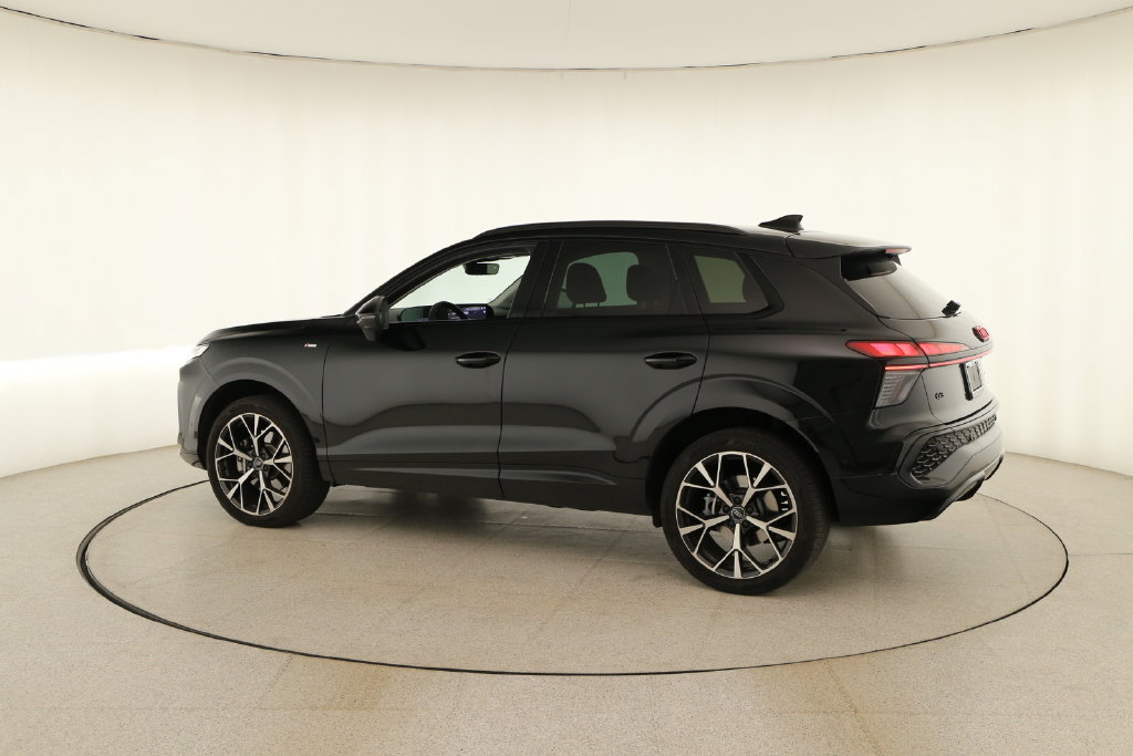 Certified 2026 Audi Q3 quattro 2.0T AWD/4WD image 3