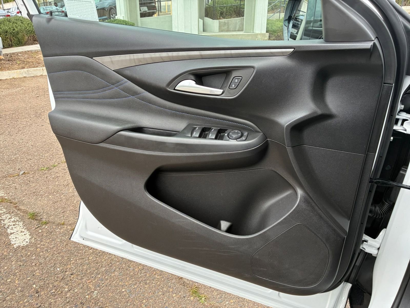 Used 2025 Buick Envista Sport Touring image 18