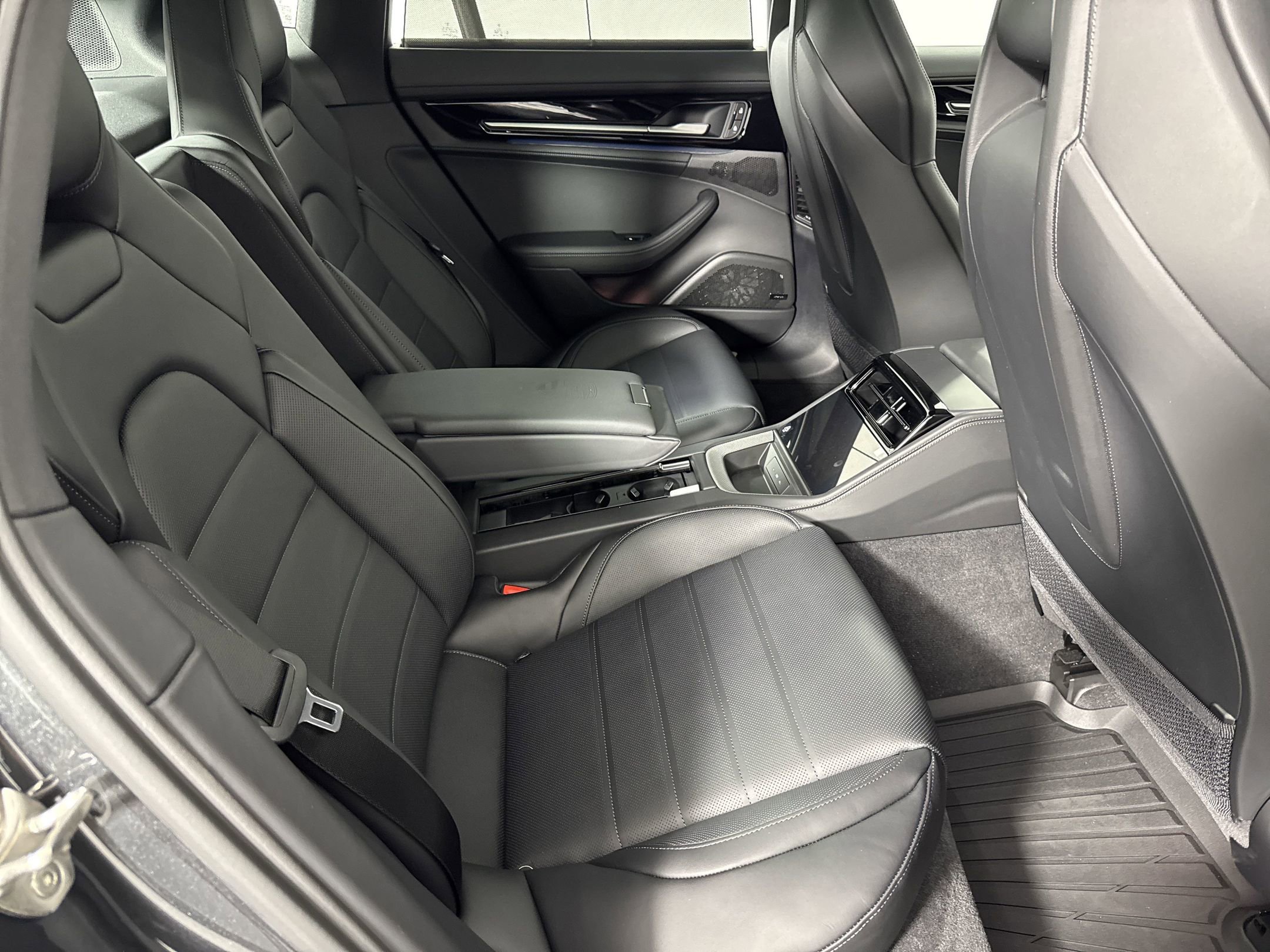 Used 2025 Porsche Panamera 4 image 29