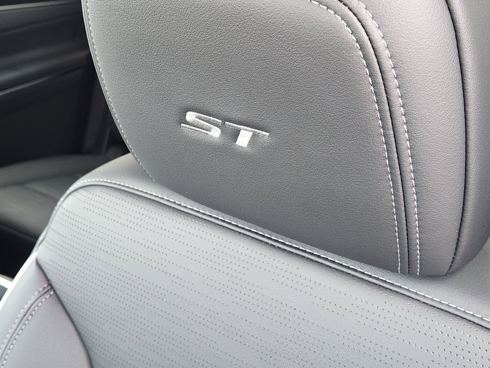 New 2026 Buick Enclave Sport Touring w/ Power Package image 18