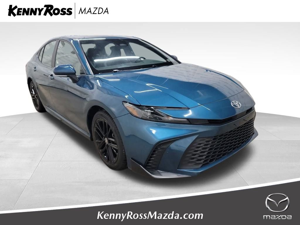 Used 2025 Toyota Camry SE FWD image 1