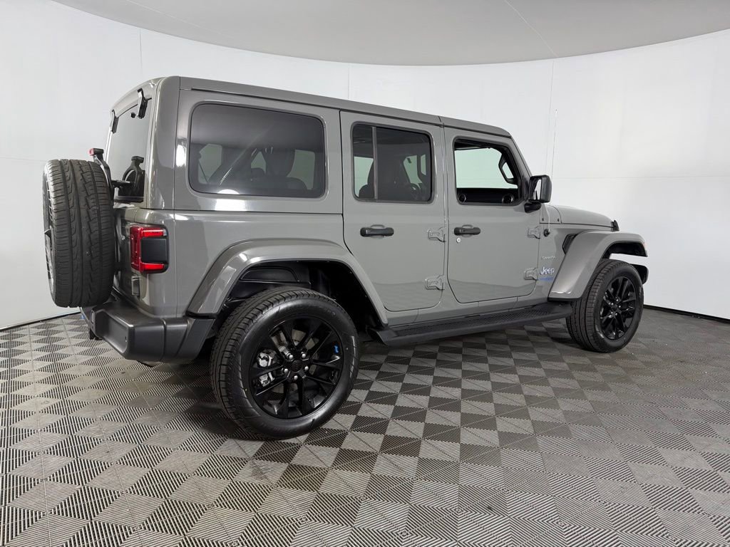 Used 2022 Jeep Wrangler Unlimited Sahara w/ Cold Weather Group image 7