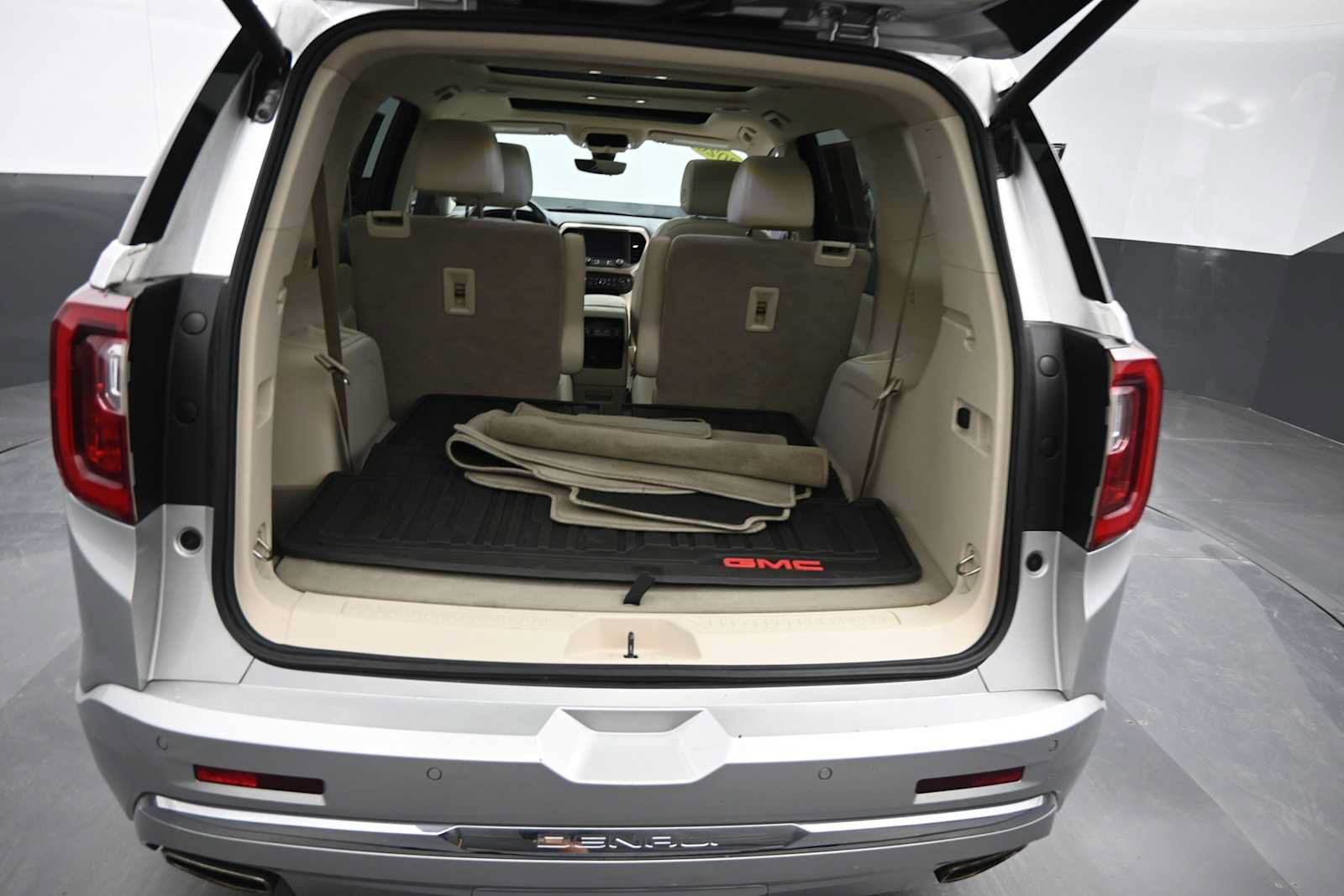 Used 2020 GMC Acadia Denali w/ LPO, Adventure Package AWD/4WD image 13