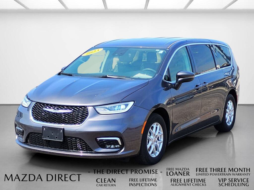 Used 2023 Chrysler Pacifica Touring-L FWD image 1
