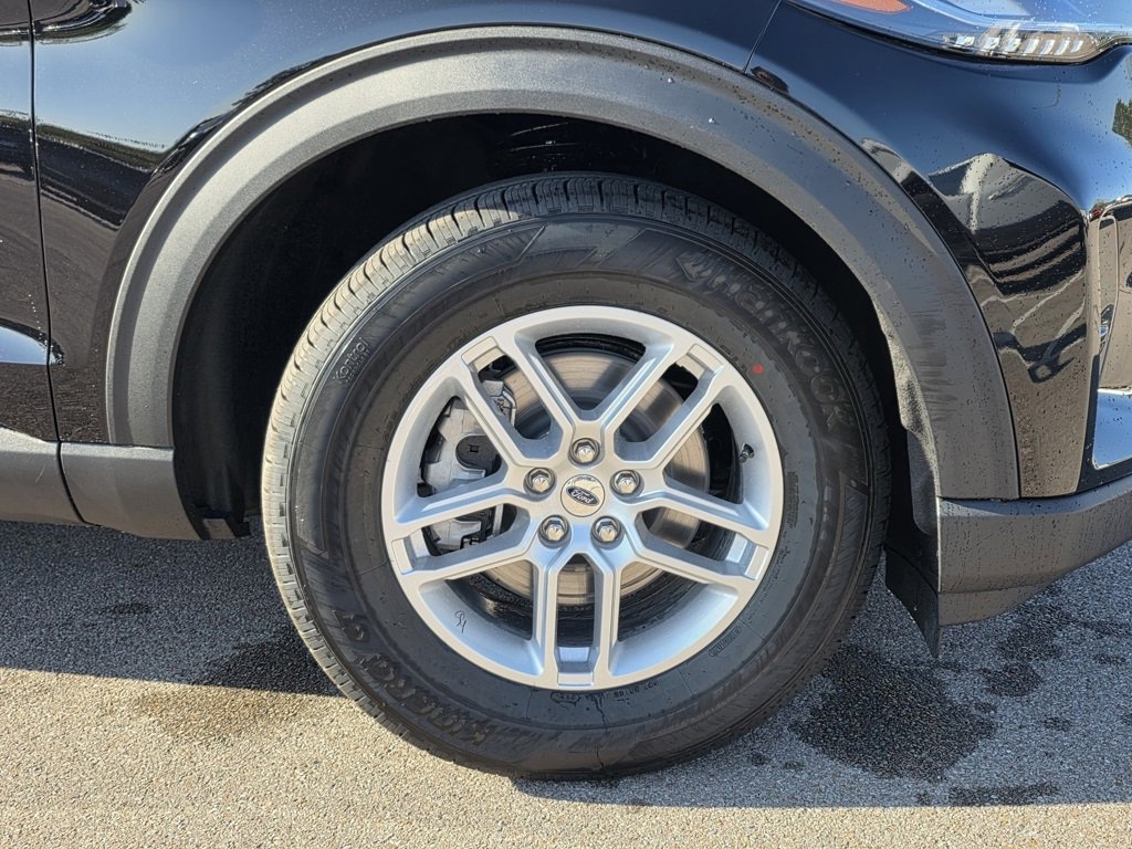 New 2025 Ford Explorer Active w/ Active Comfort Package image 11