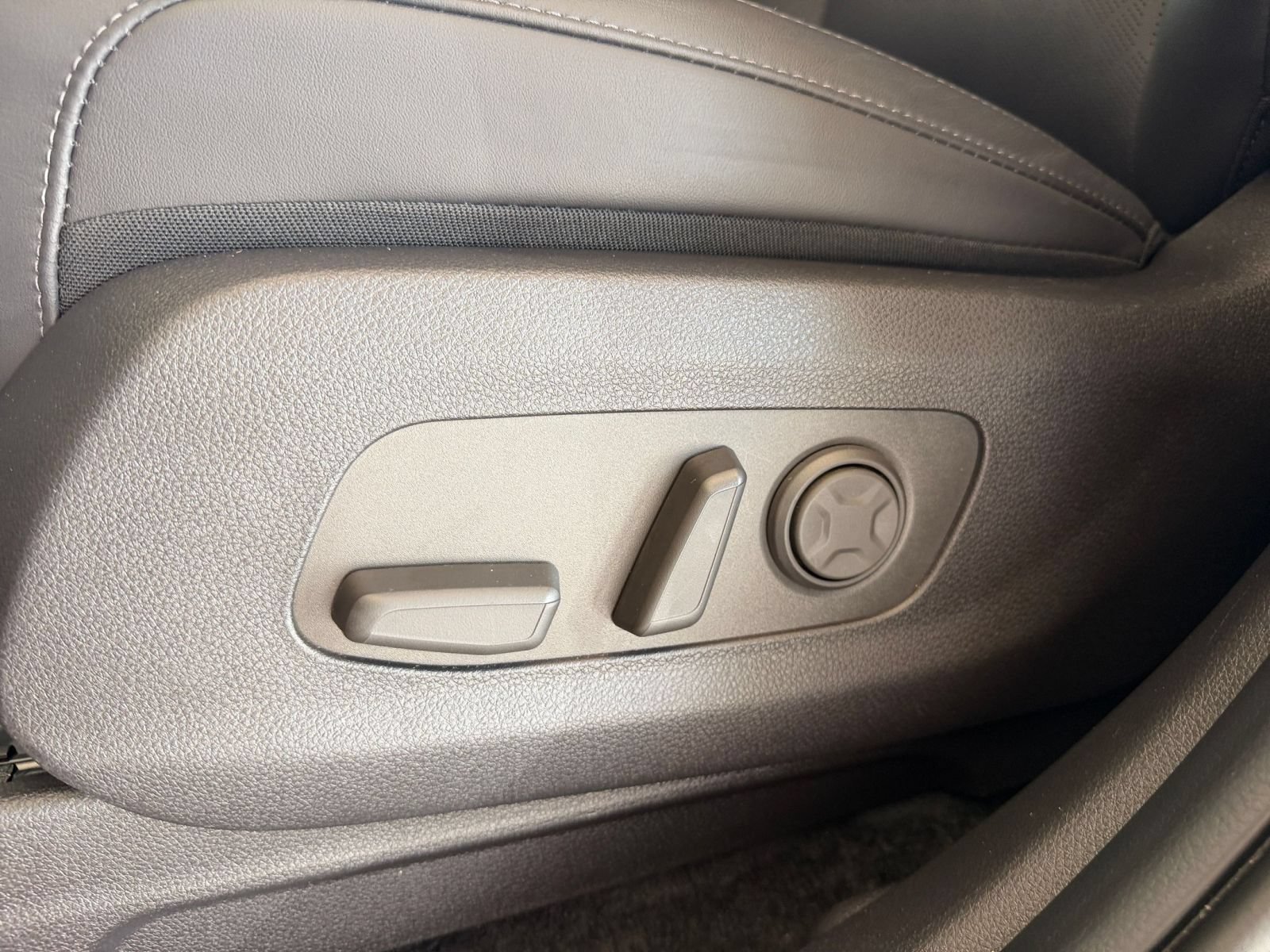 Used 2026 Kia Carnival FWD image 23