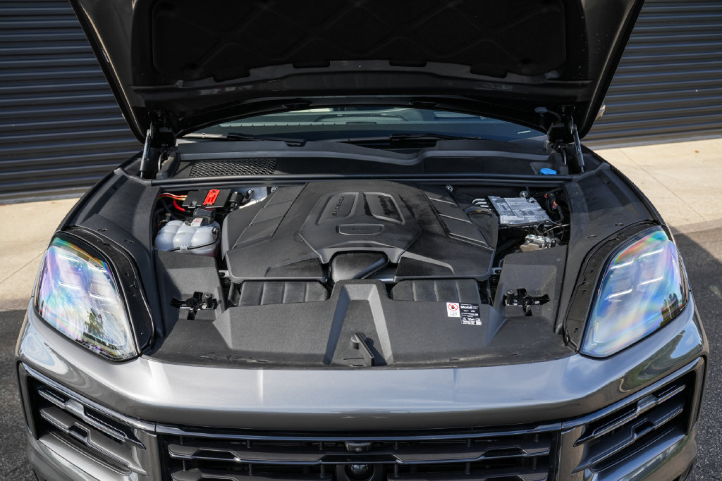 Certified 2026 Porsche Cayenne AWD/4WD image 10