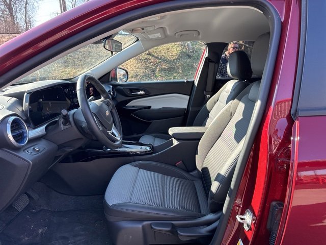 Used 2024 Chevrolet Trax LT w/ LT Convenience Package image 20