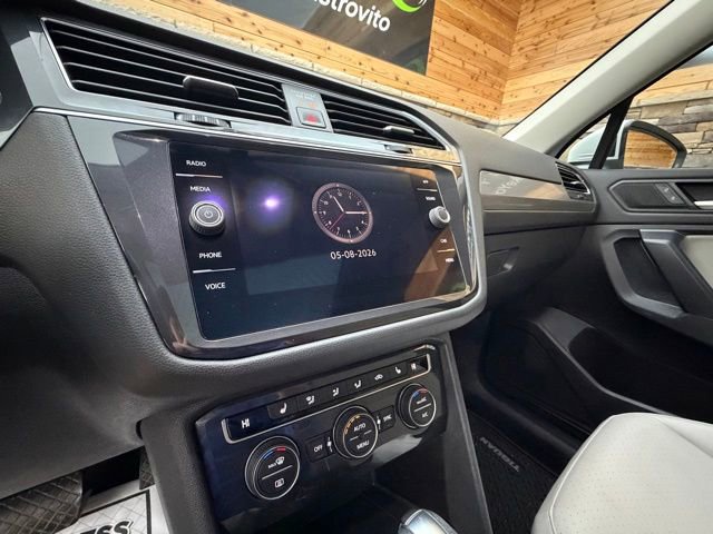 Used 2021 Volkswagen Tiguan SE w/ Panoramic Sunroof Package AWD/4WD image 18