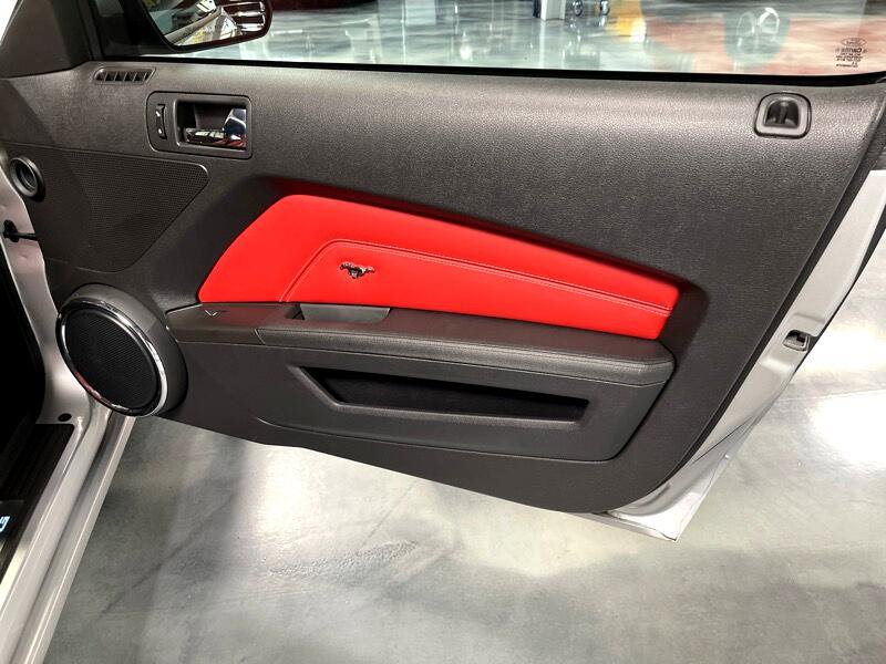 Used 2013 Ford Mustang GT Premium image 34