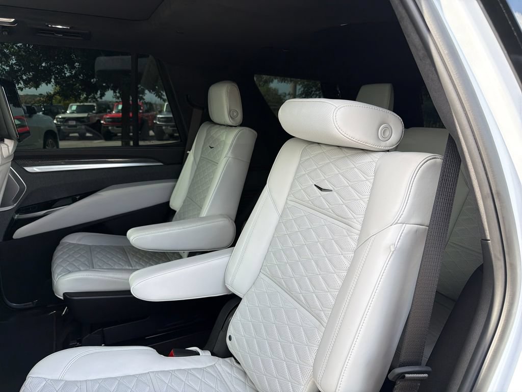 Used 2026 Cadillac Escalade V w/ LPO, ONYX Package AWD/4WD image 38