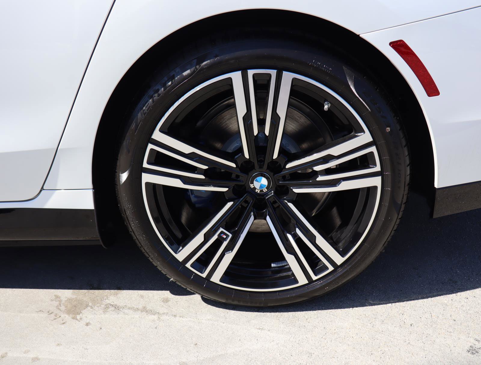 New 2026 BMW 750e xDrive image 9