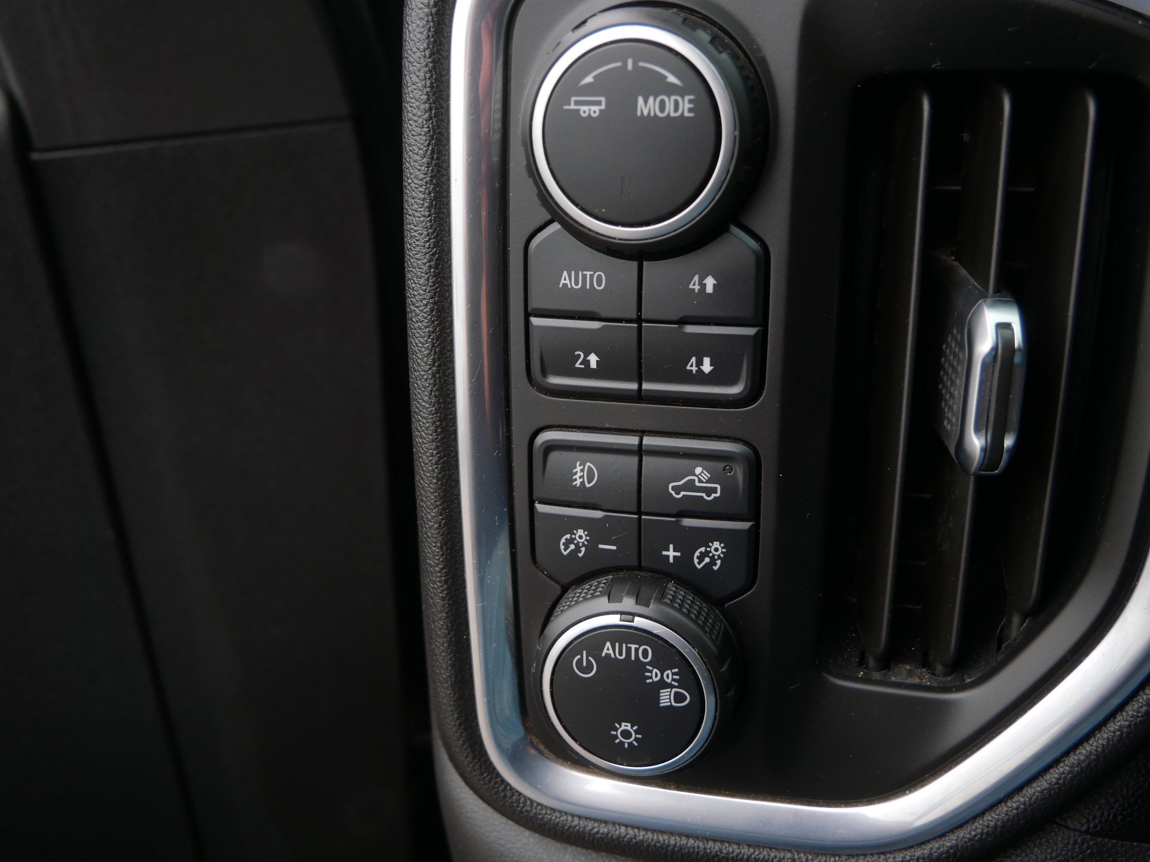 Certified 2021 Chevrolet Silverado 1500 LT Trail Boss w/ LPO, Dark Essentials Package AWD/4WD image 21