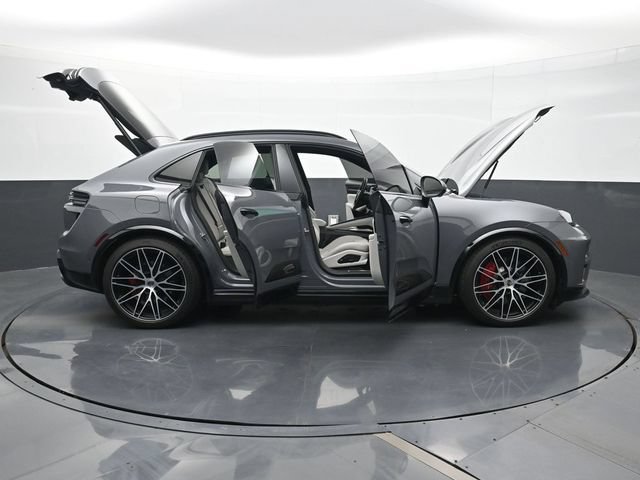 Certified 2025 Porsche Macan Turbo Electric AWD/4WD image 34