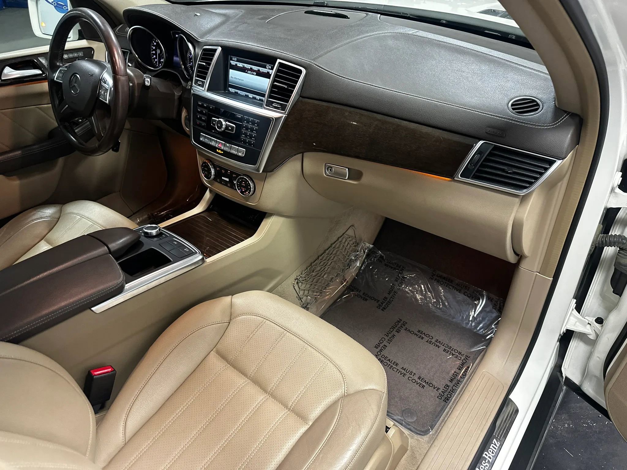 Used 2015 Mercedes-Benz GL 450 4MATIC image 25