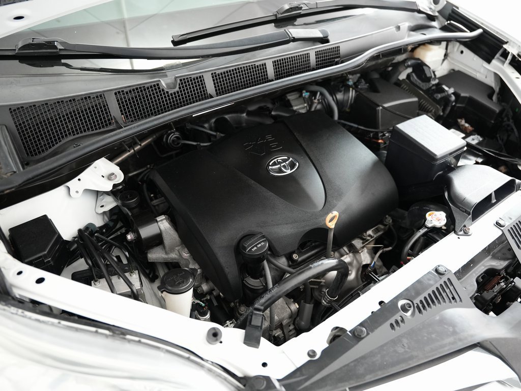 Used 2018 Toyota Sienna LE image 53