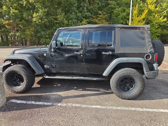 Used 2015 Jeep Wrangler Unlimited Sport w/ Connectivity Group AWD/4WD image 6