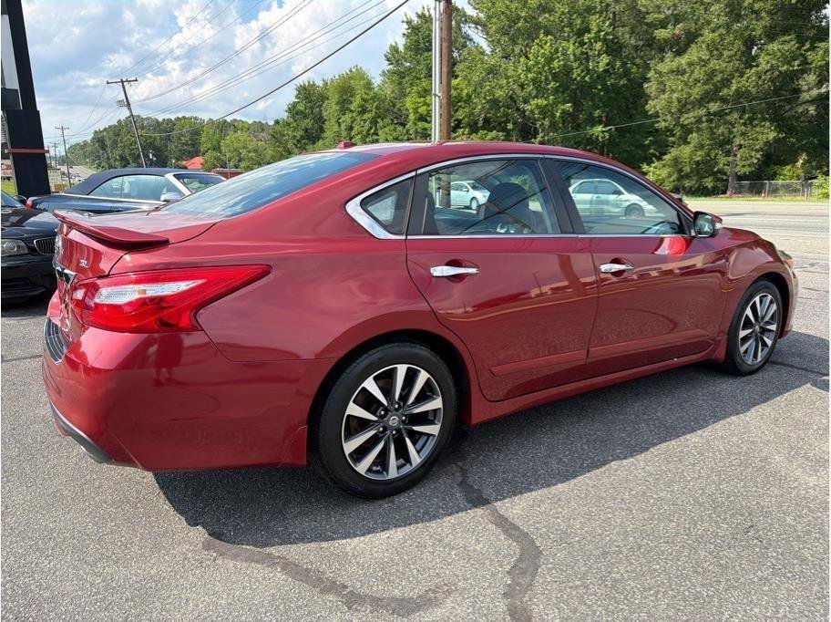 Used 2017 Nissan Altima 2.5 SL w/ 2.5 Technology Package FWD image 6