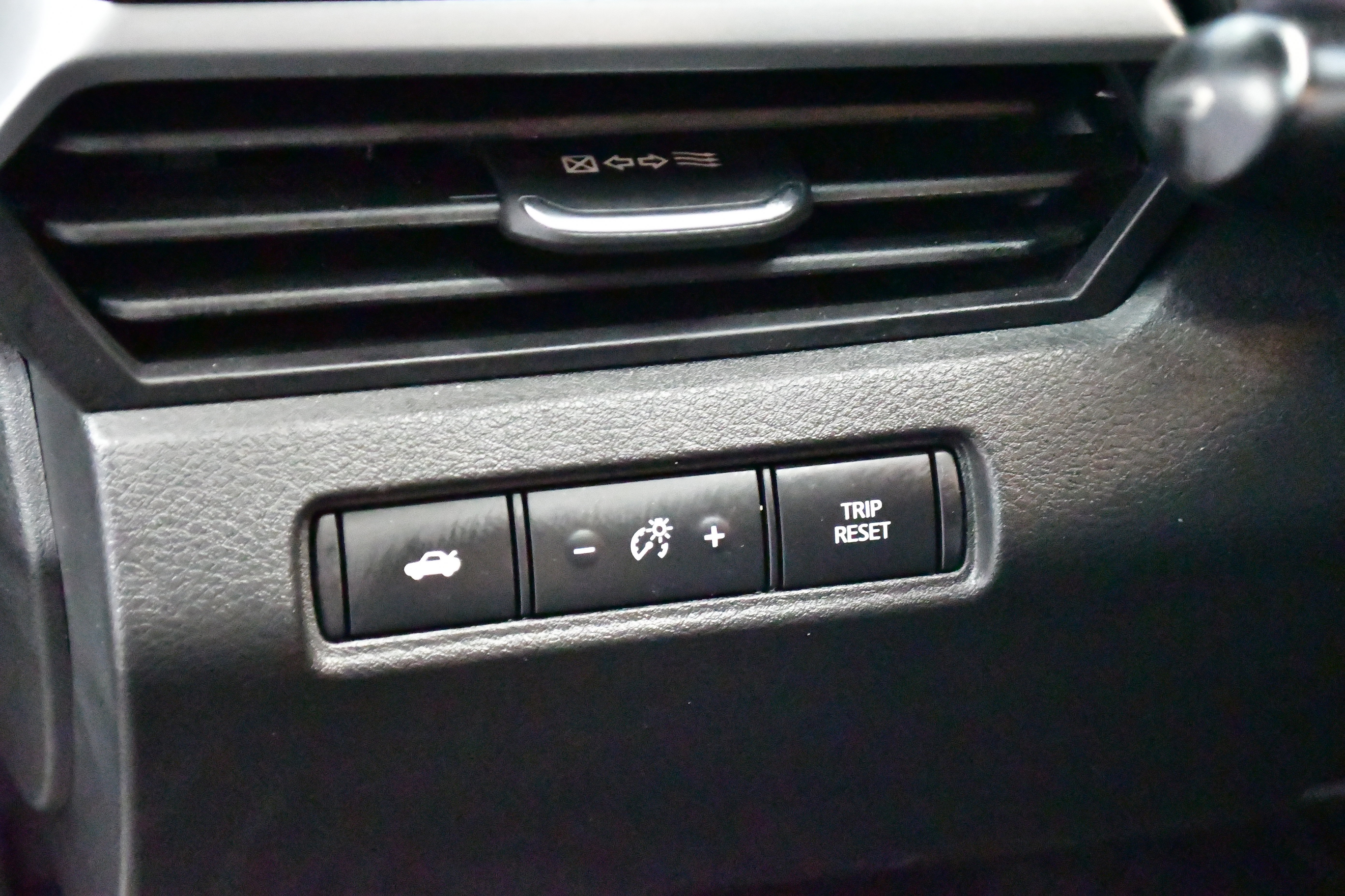 Used 2025 Nissan Altima 2.5 SV FWD image 13
