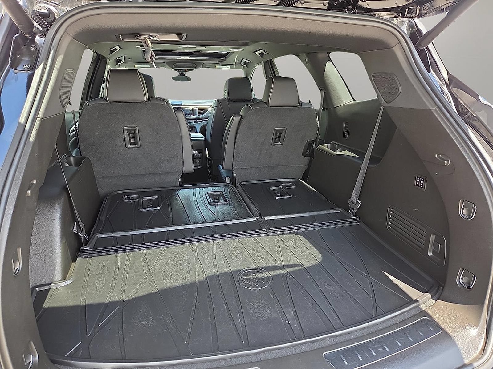 Certified 2023 Buick Enclave Avenir w/ Avenir Technology Package AWD/4WD image 18