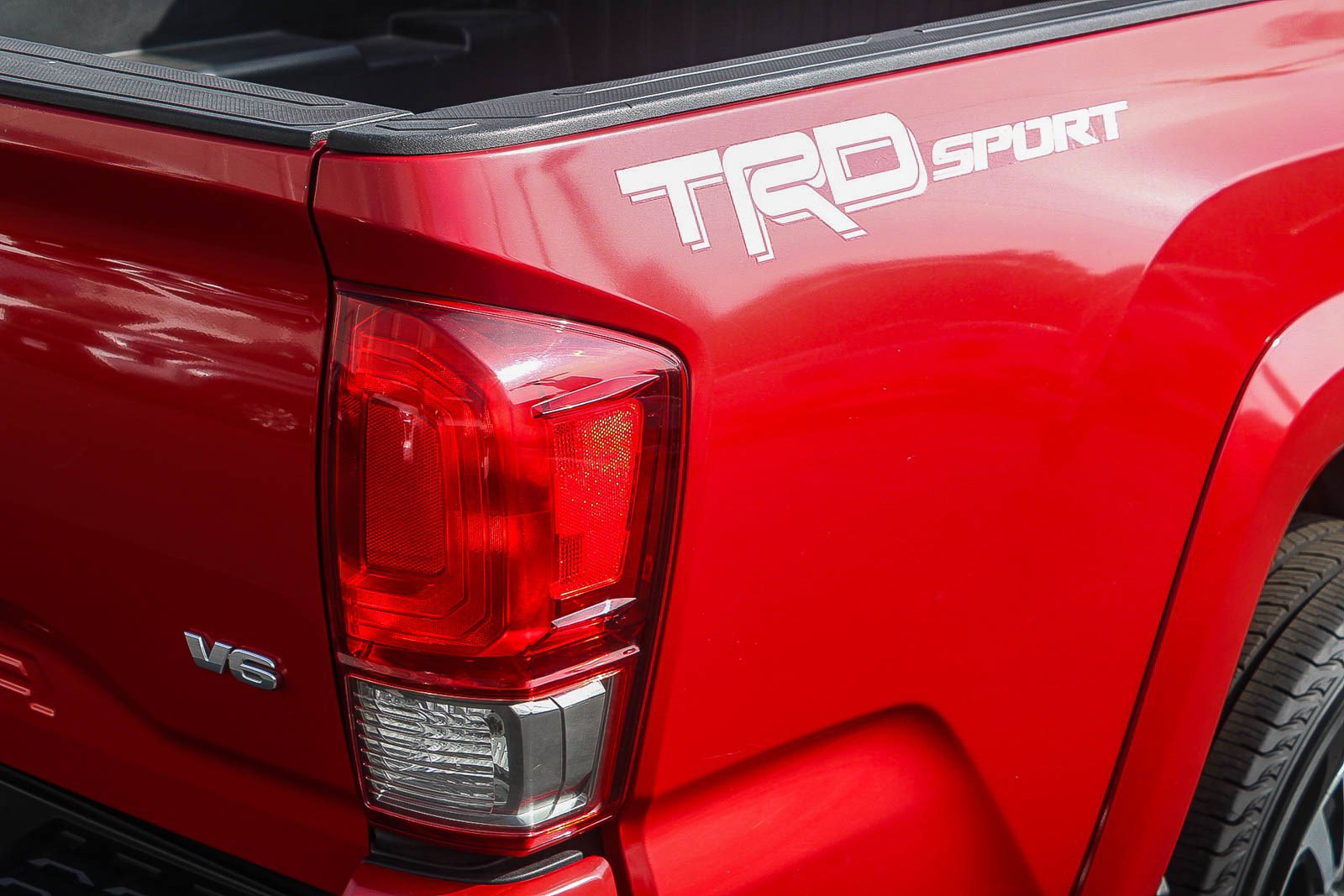 Used 2016 Toyota Tacoma TRD Sport w/ Towing Package image 10