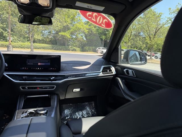 Used 2025 BMW X5 xDrive50e AWD/4WD image 39