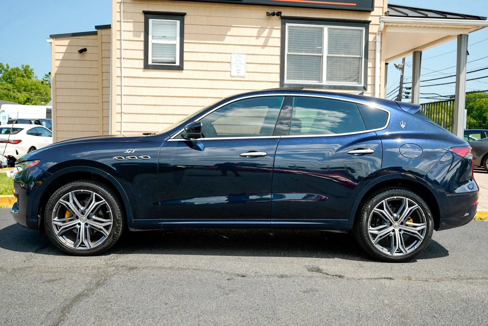 Used 2023 Maserati Levante GT AWD/4WD image 8