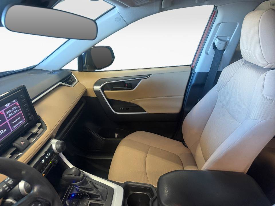 Certified 2021 Toyota RAV4 LE AWD/4WD image 32