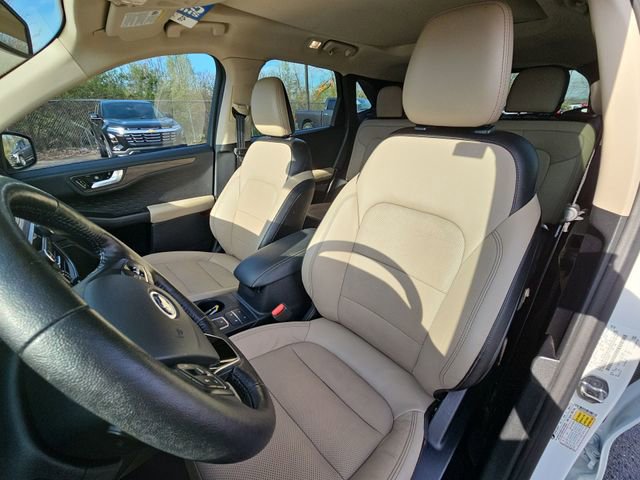 Used 2020 Ford Escape Titanium image 19