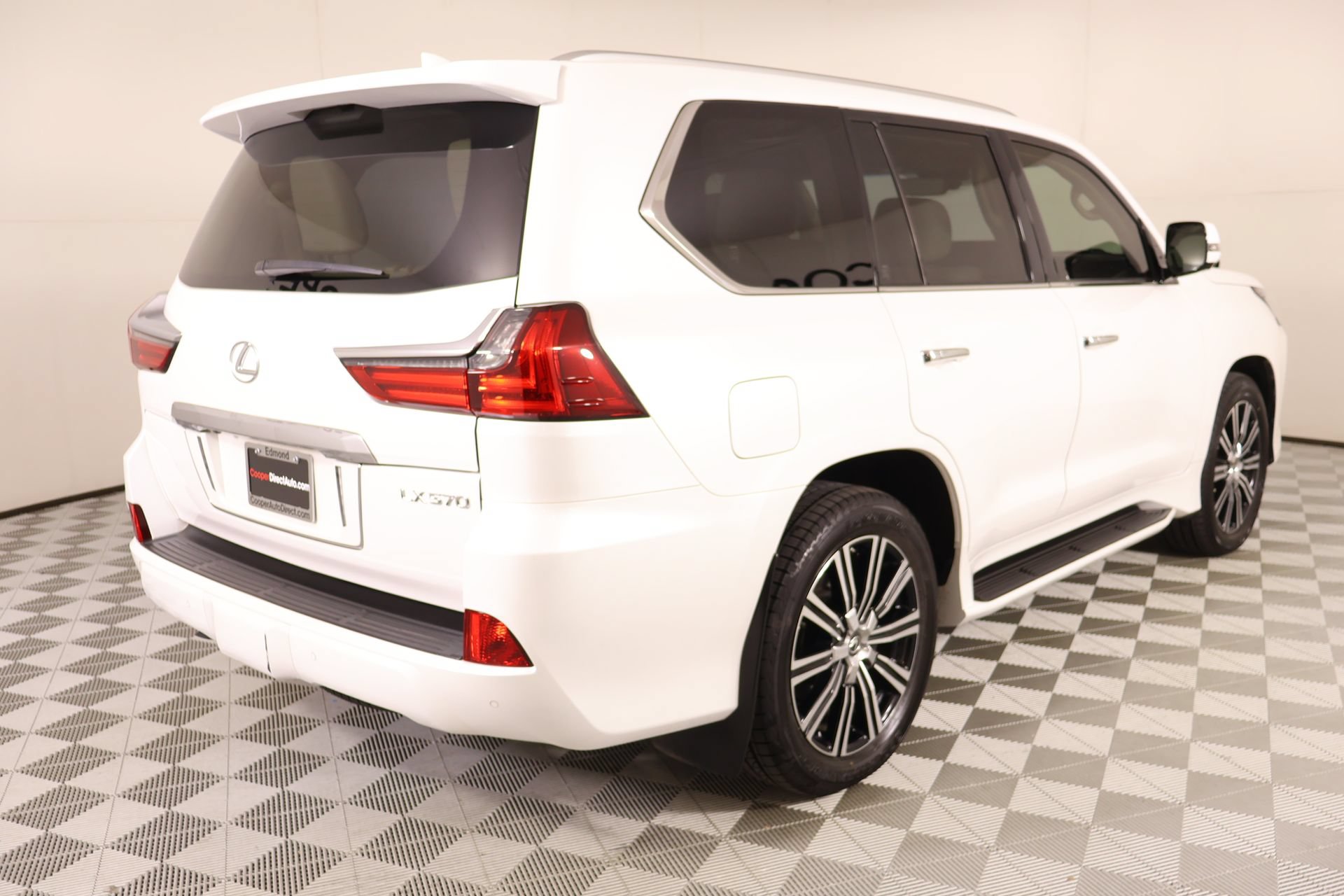 Used 2021 Lexus LX 570 4WD w/ Luxury Package image 25