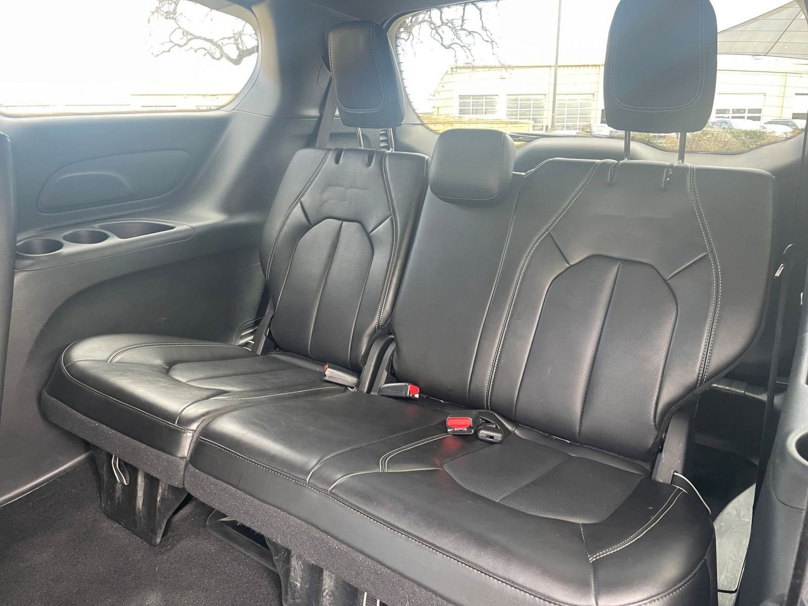 Used 2025 Chrysler Pacifica Select image 33