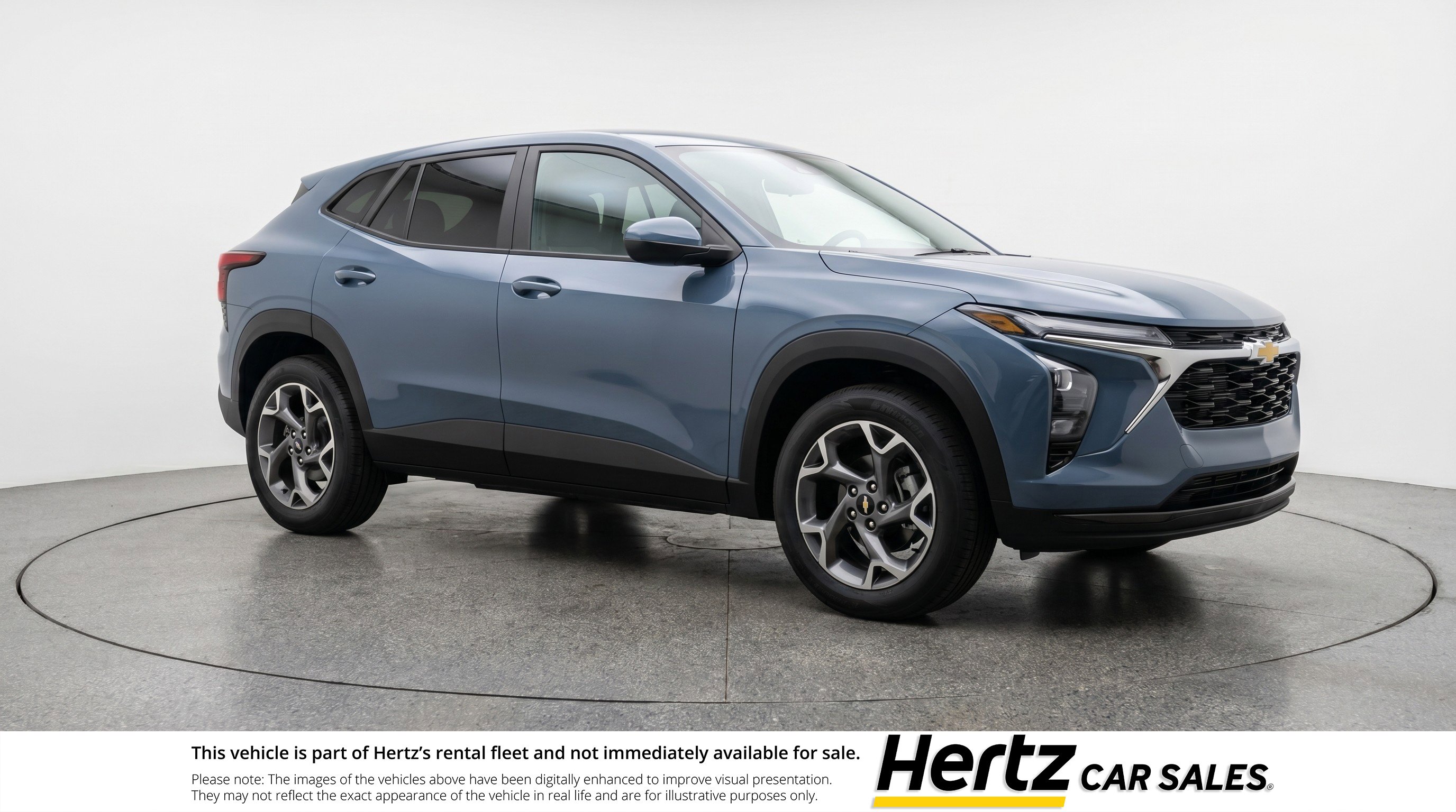 Used 2025 Chevrolet Trax LT FWD image 1