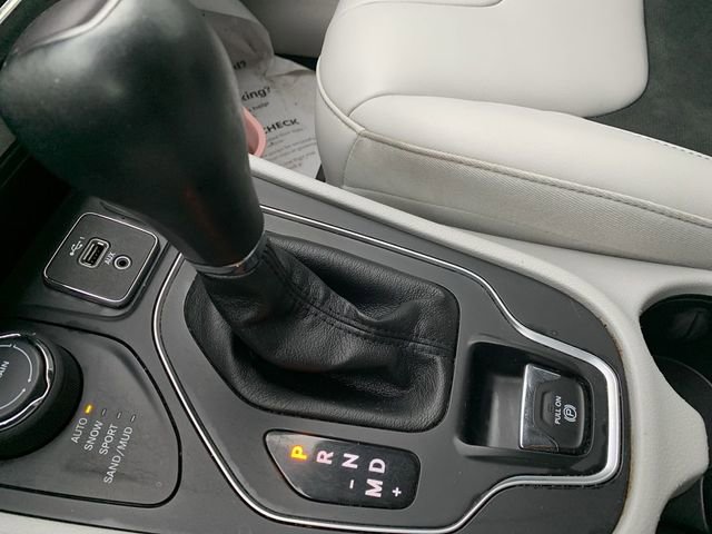 Used 2020 Jeep Cherokee Latitude Plus image 24