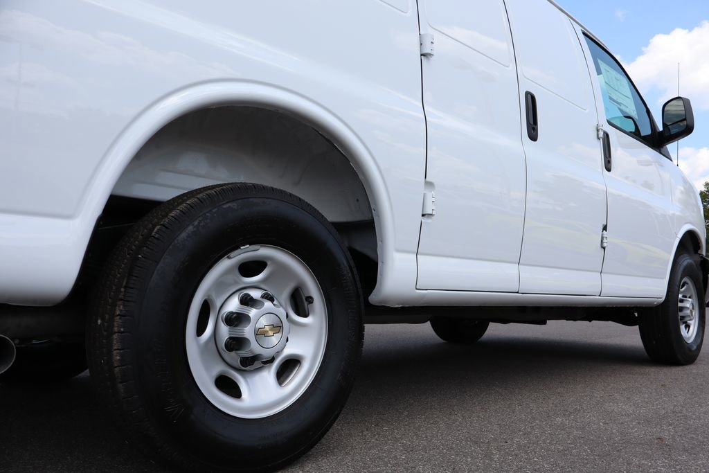 New 2025 Chevrolet Express 2500 w/ Driver Convenience Package image 28