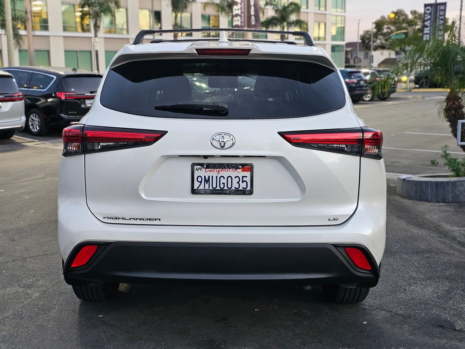 Used 2021 Toyota Highlander LE image 6