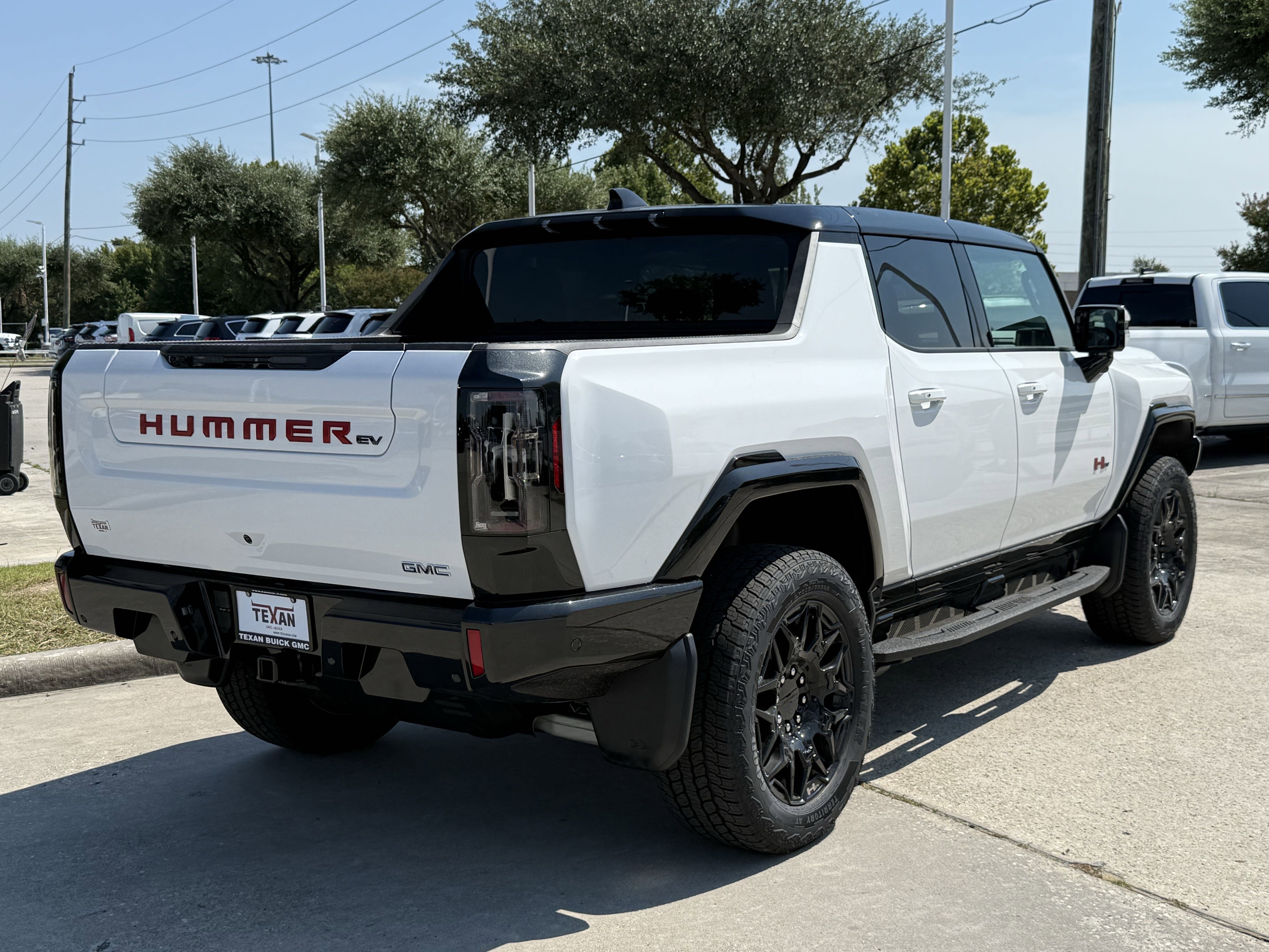 New 2025 GMC Hummer EV 2X w/ LPO, Illumination Package image 5