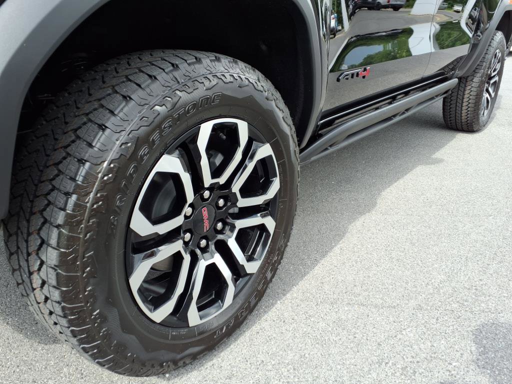 New 2025 GMC Canyon AT4 w/ Nightfall Edition image 17