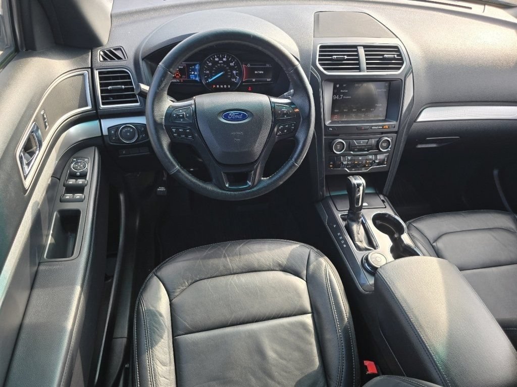 Used 2017 Ford Explorer XLT w/ Equipment Group 202A AWD/4WD image 23