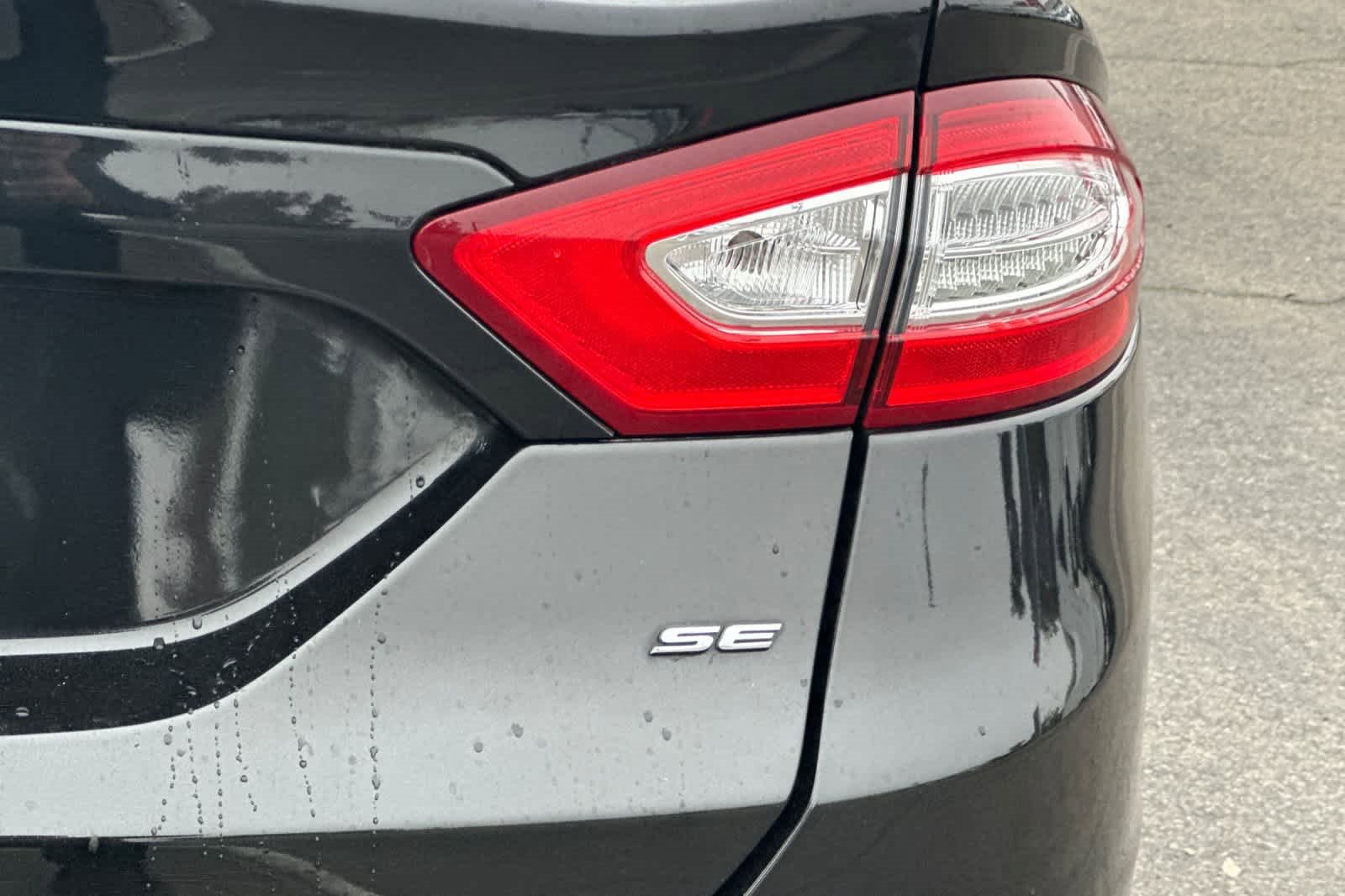 Used 2015 Ford Fusion SE image 26