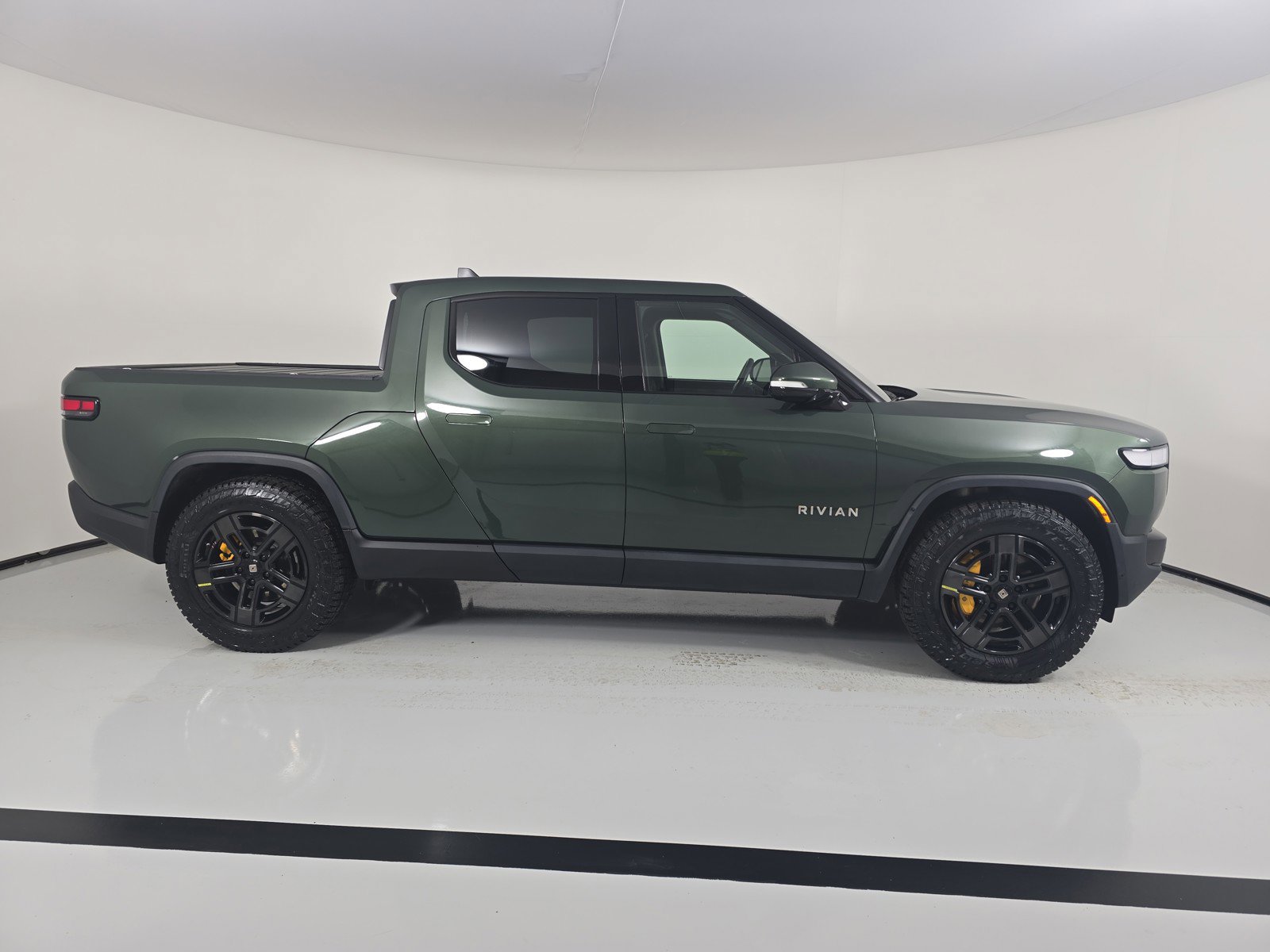 Used 2022 Rivian R1T Adventure image 6