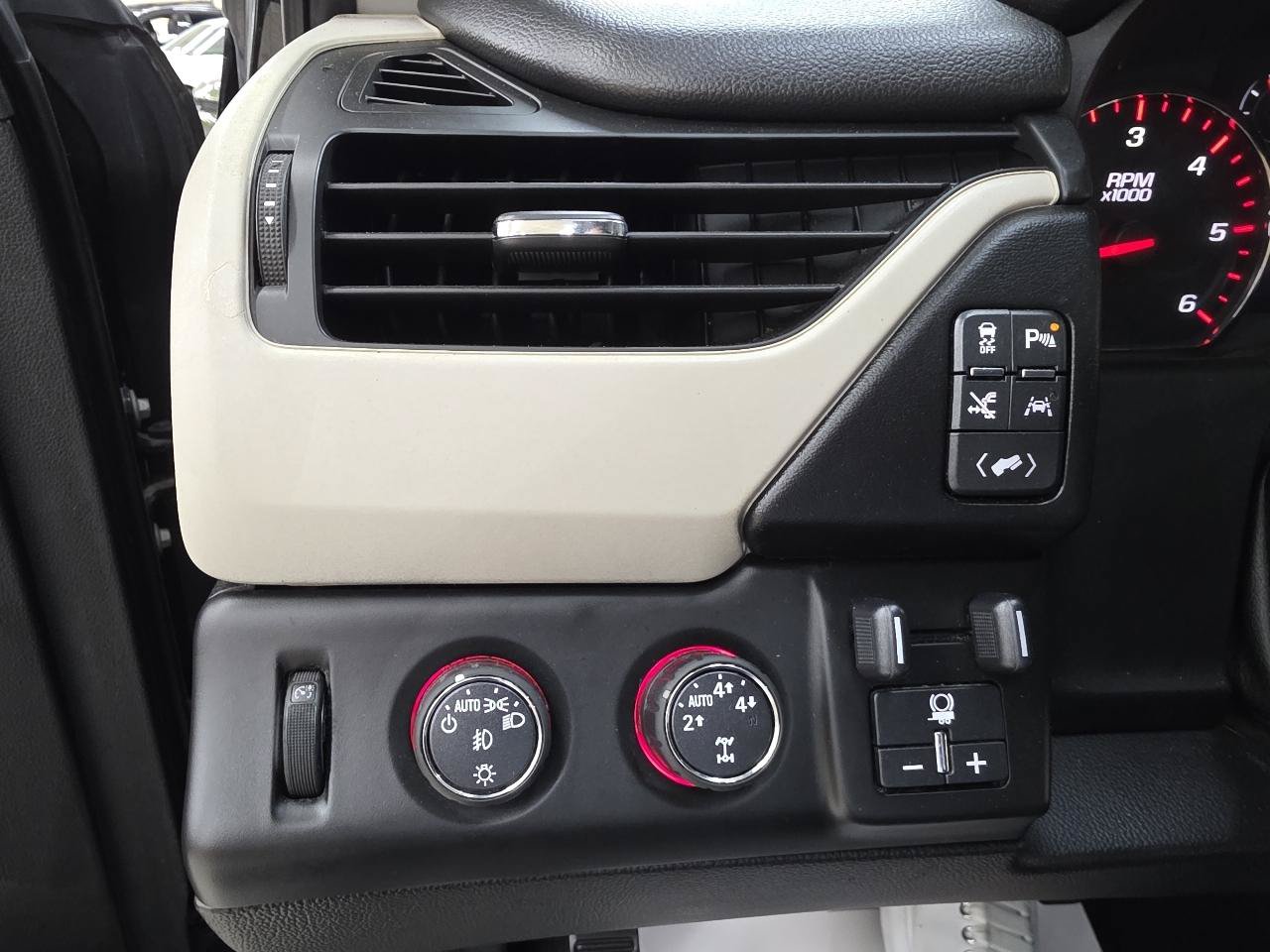 Used 2016 GMC Yukon XL Denali w/ Open Road Package AWD/4WD image 39