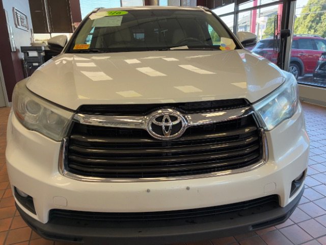 Used 2016 Toyota Highlander XLE image 4