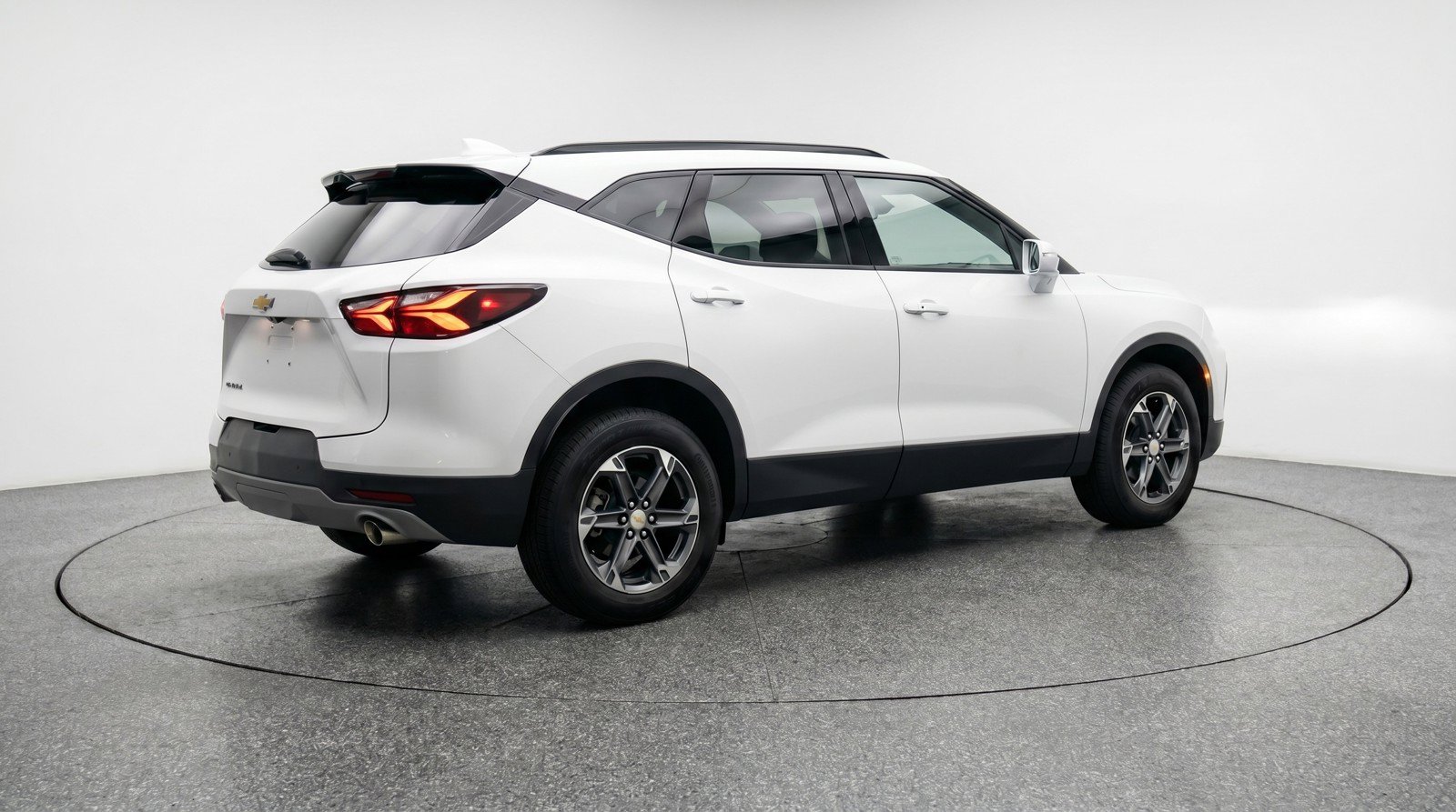 Used 2025 Chevrolet Blazer LT FWD image 9
