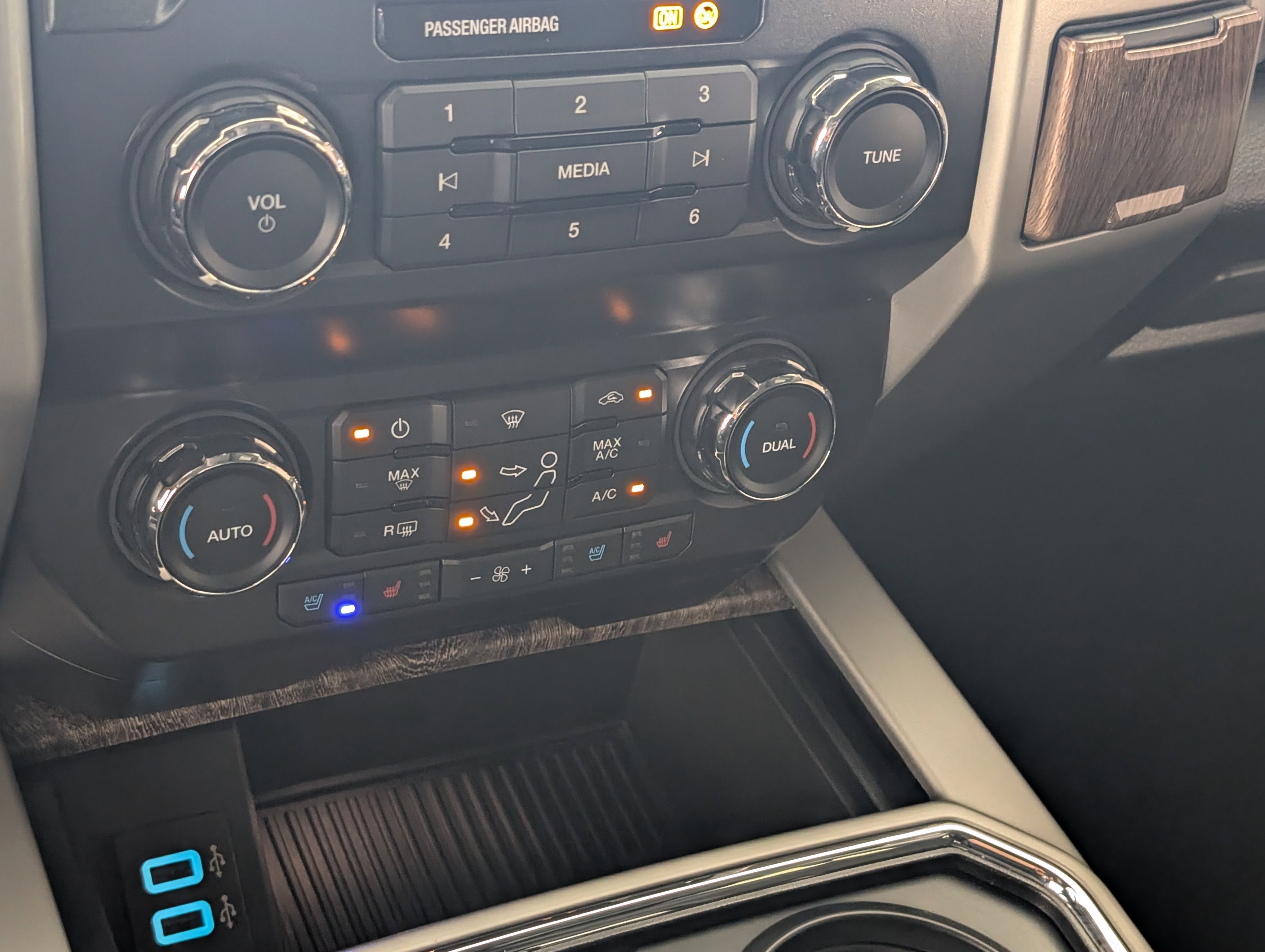 Used 2019 Ford F250 Lariat w/ Lariat Ultimate Package image 21