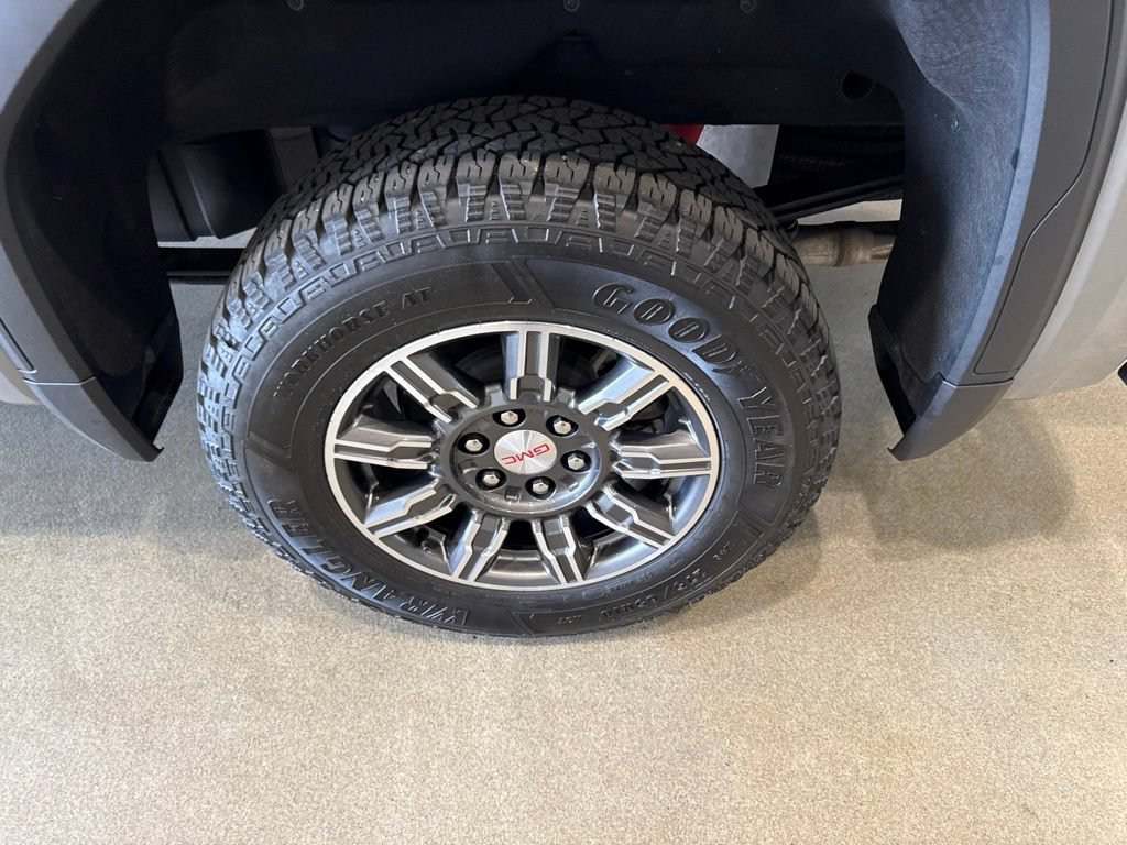 Used 2025 GMC Sierra 1500 AT4 w/ AT4 Premium Package AWD/4WD image 10