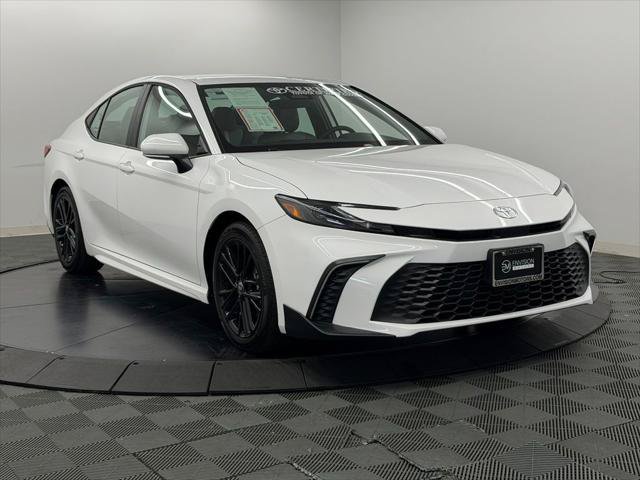 Used 2026 Toyota Camry SE FWD image 8