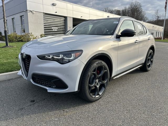 New 2026 Alfa Romeo Stelvio Sprint w/ Convenience Package AWD/4WD image 4
